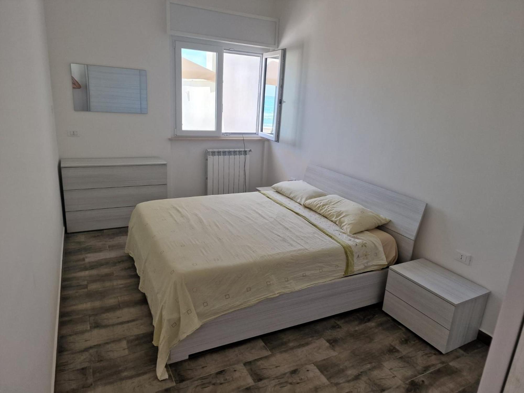 The Suite On The Beach Torvaianica Bagian luar foto