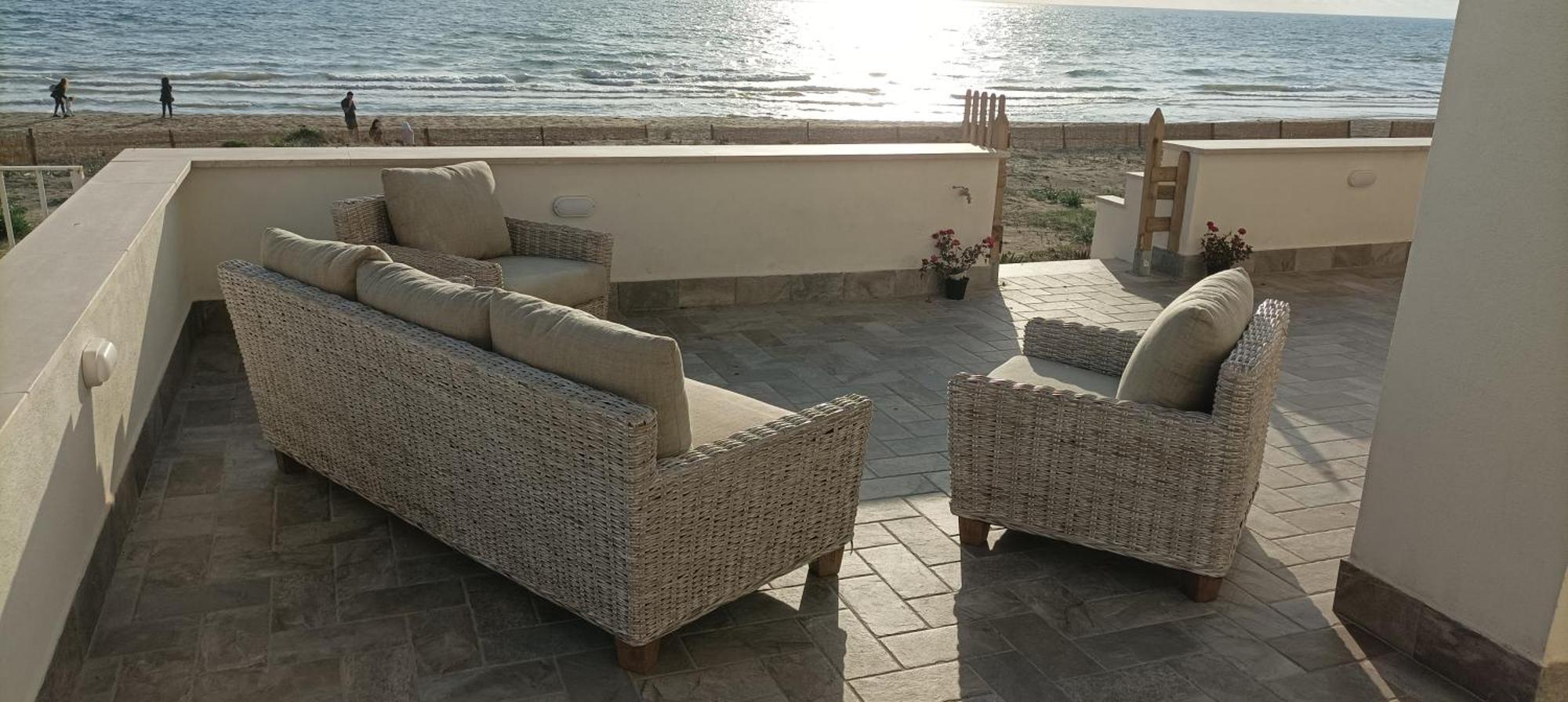 The Suite On The Beach Torvaianica Bagian luar foto