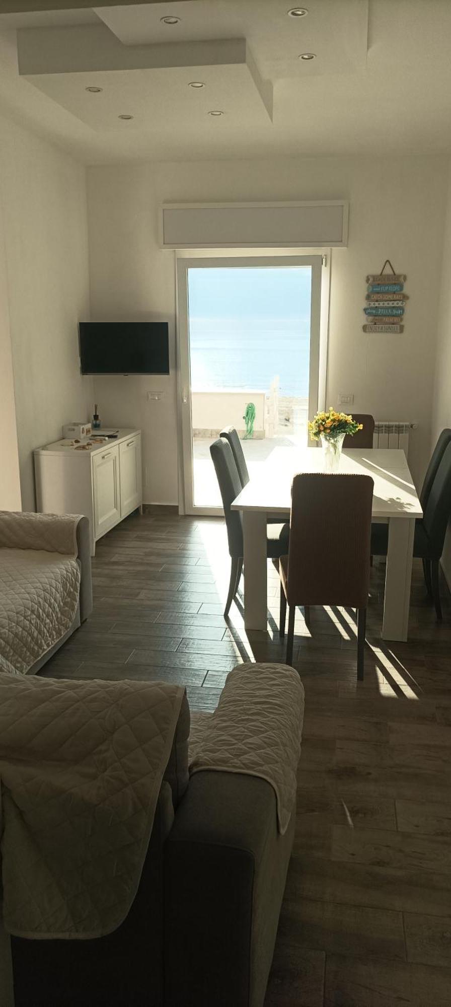 The Suite On The Beach Torvaianica Bagian luar foto