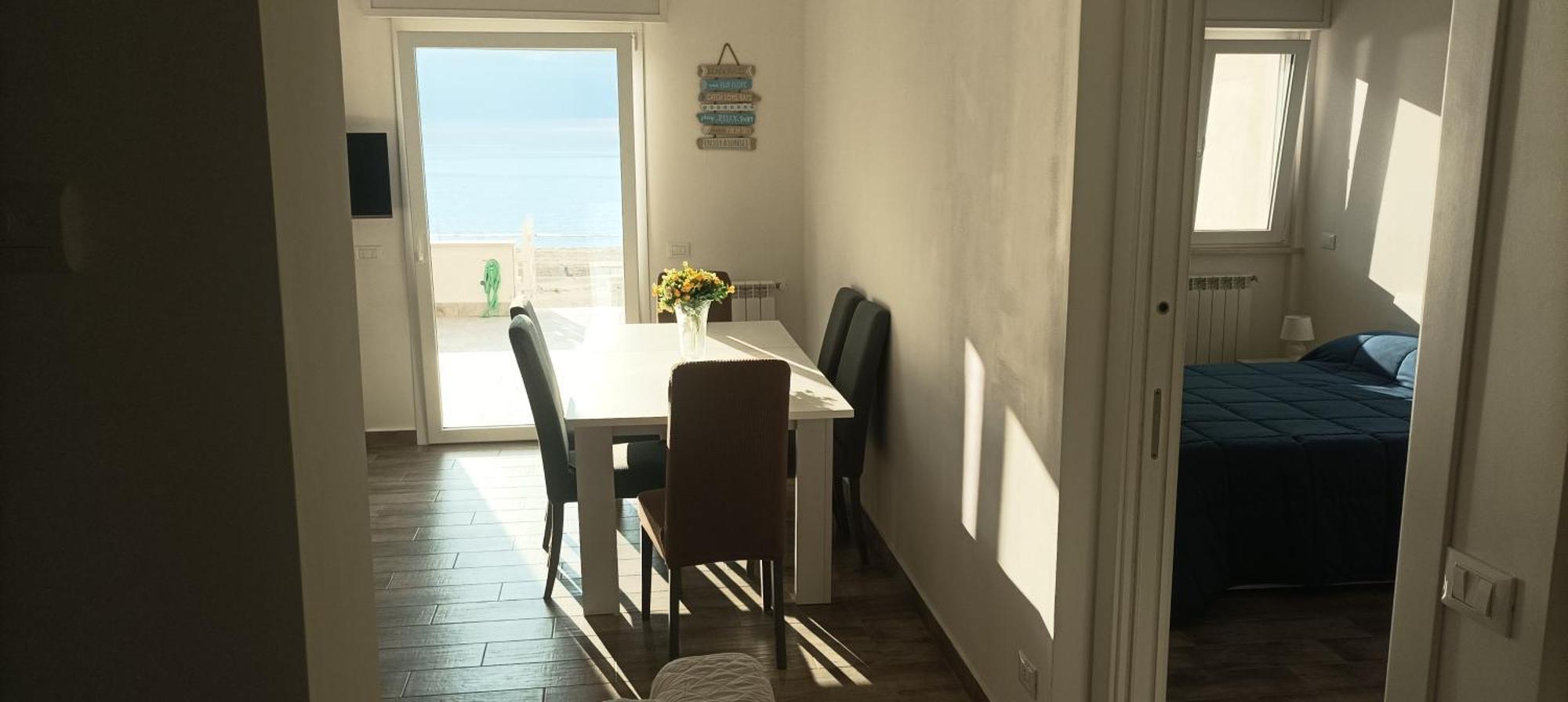 The Suite On The Beach Torvaianica Bagian luar foto