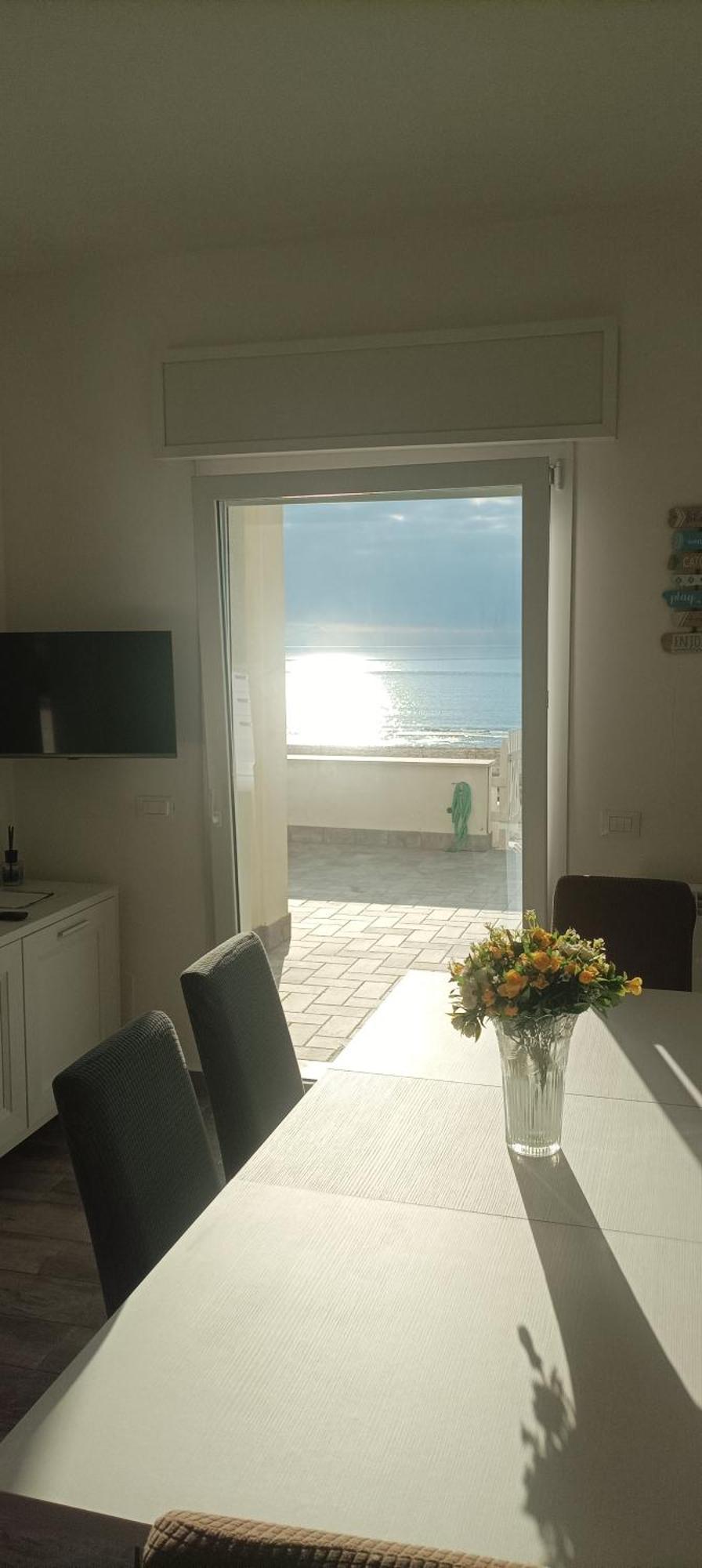The Suite On The Beach Torvaianica Bagian luar foto