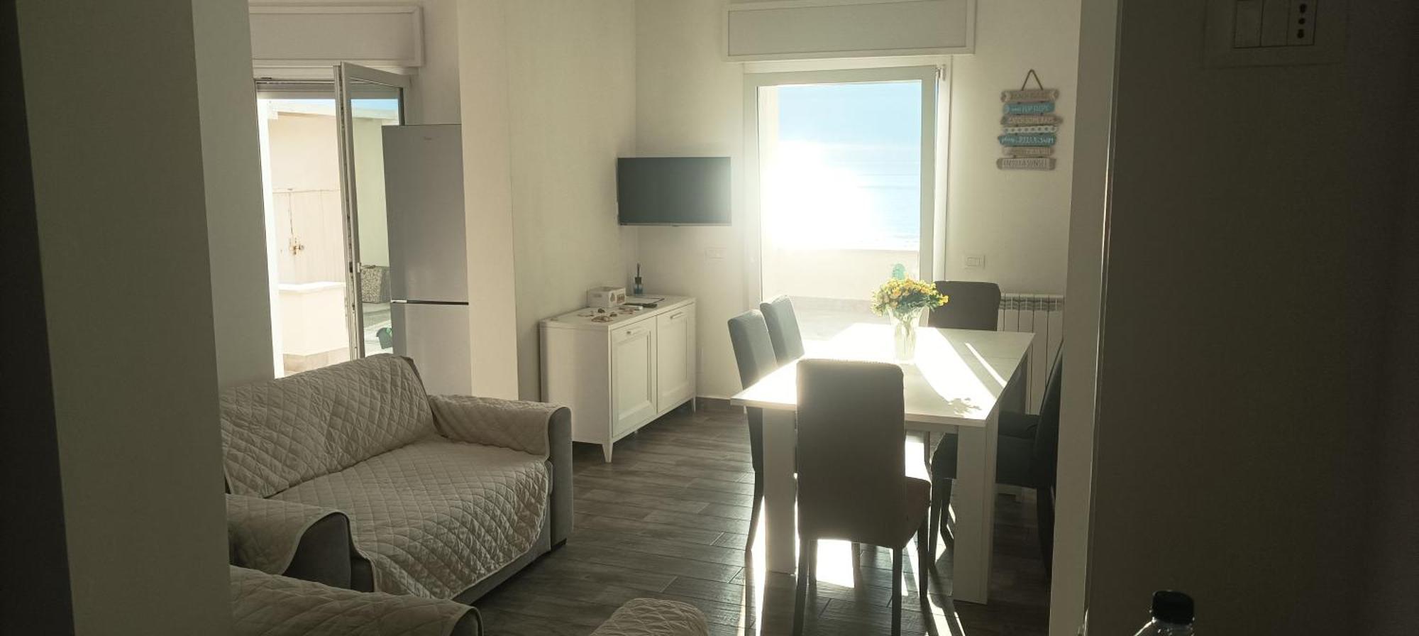 The Suite On The Beach Torvaianica Bagian luar foto