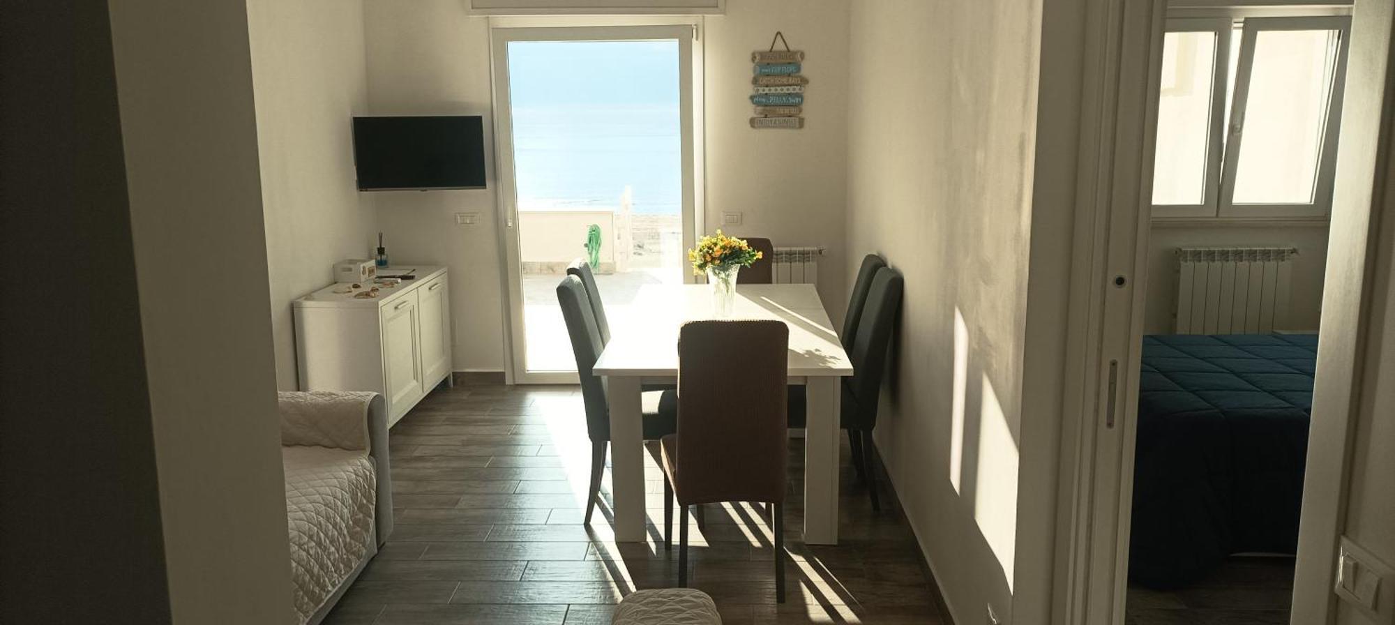 The Suite On The Beach Torvaianica Bagian luar foto